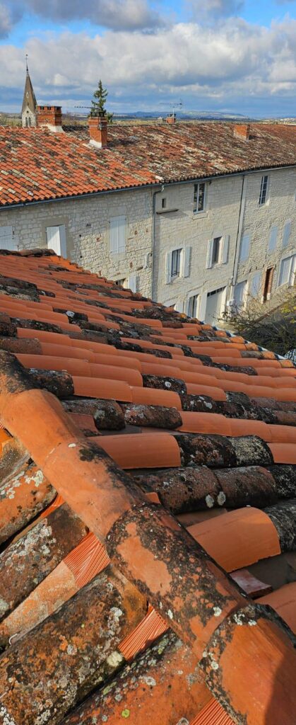 Rénovation de couverture en centre-bourg à Lisle-sur-Tarn (81)